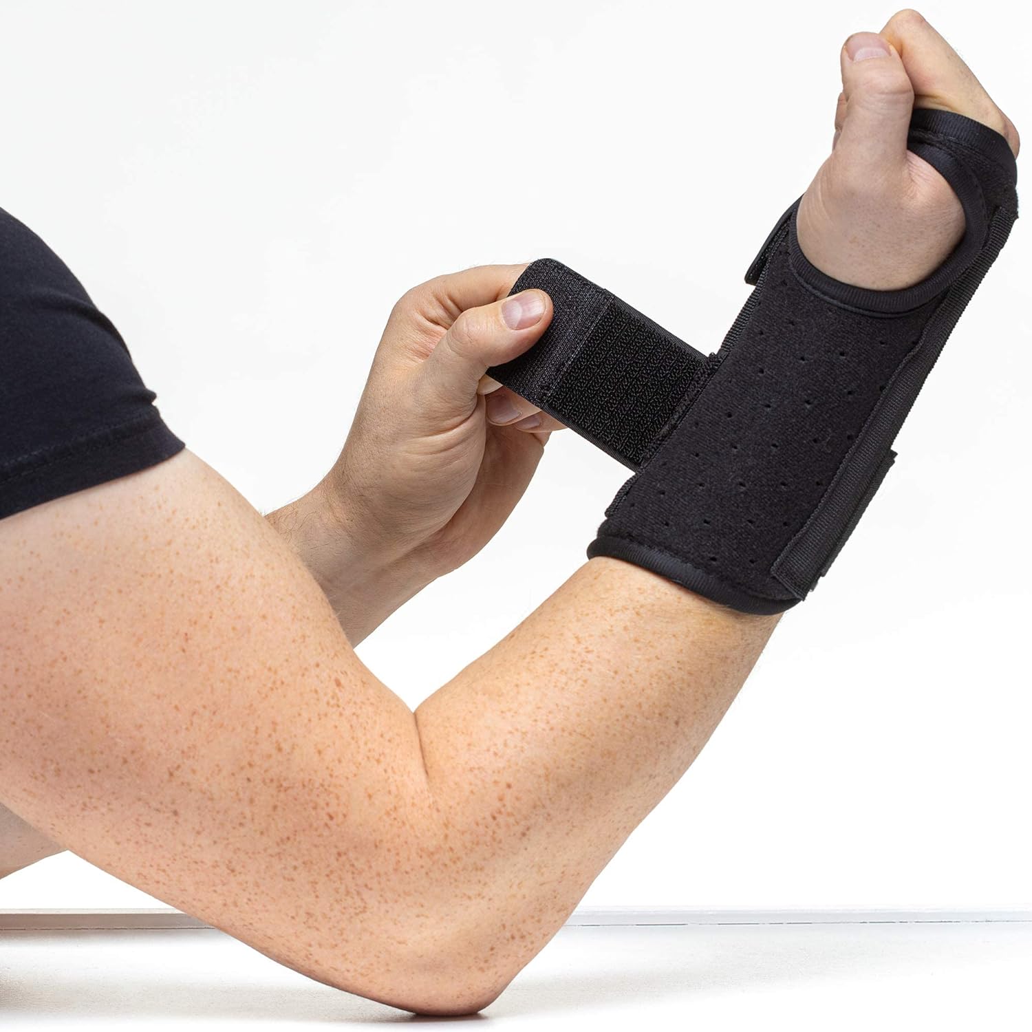 Carpal Tunnel Wrist Brace Support with 2 Straps and Metal Splint Stabilizer - Helps Relieve Tendinitis Arthritis Carpal Tunnel Pain - Reduces Recovery Time for Men Women - Right (L/XL)